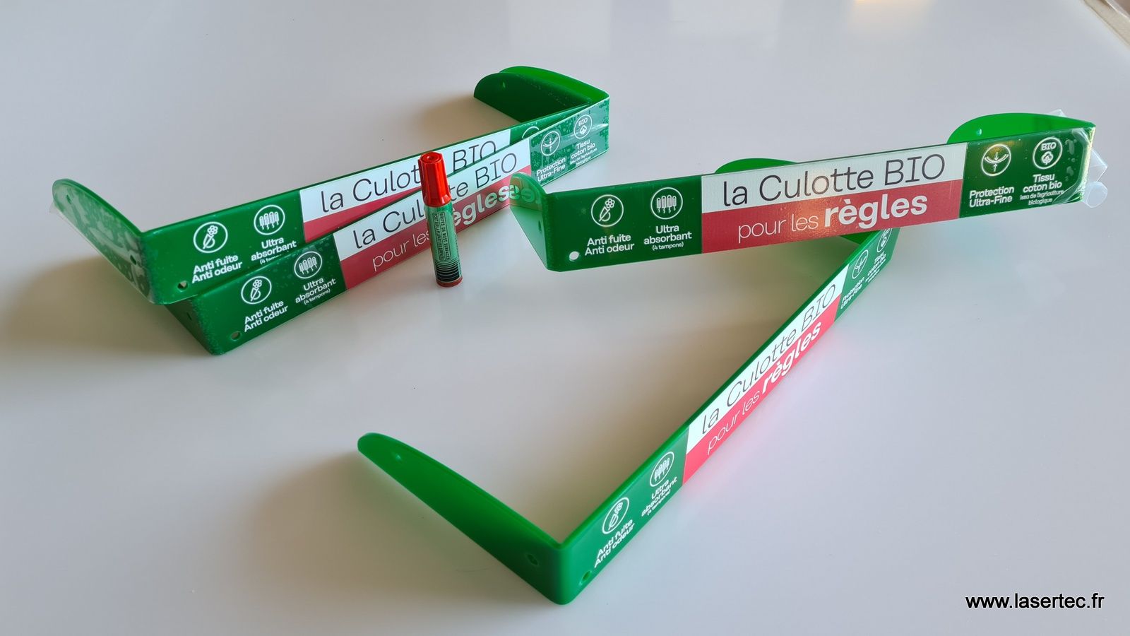 Bandeaux plexi imprimés et pliés