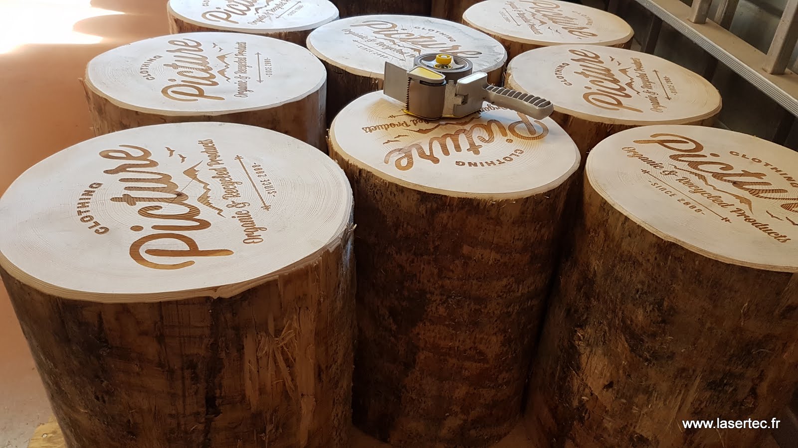 marquage-gravure-sur-bois-lasertec Réalisation d'une gravure sur bois pour Clothing Picture