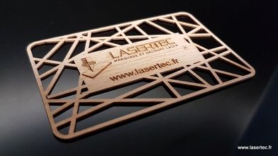 Bois 0.8 mm découpé et gravé au laser