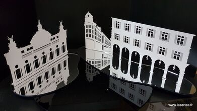 Formes découpées dans du papier cartonné