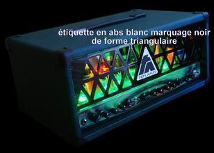 étiquette aspect alu découpée et gravée au laser