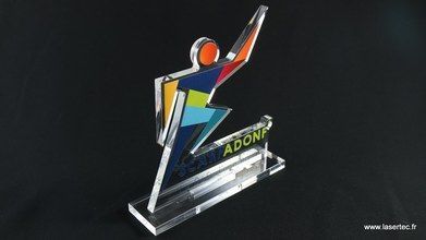 Trophée en plastique avec bonhomme