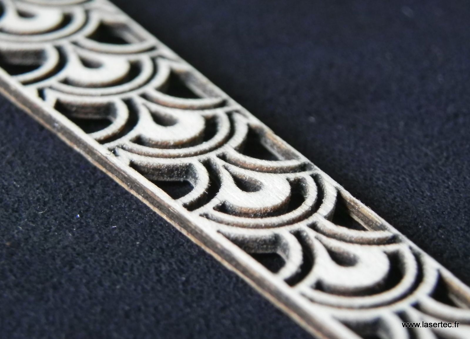 bois découpé au laser