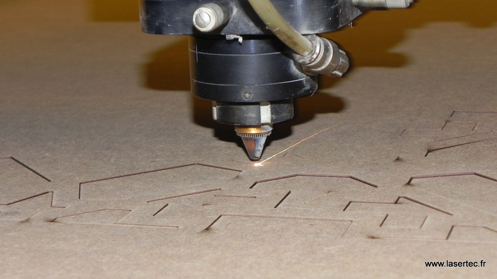 machine découpe laser bois