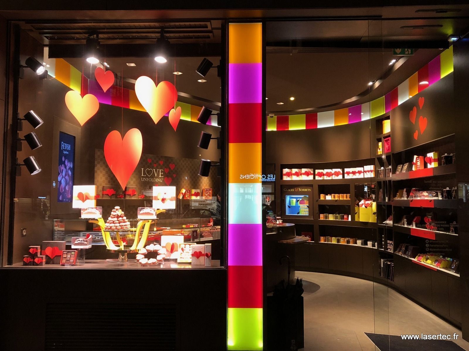 décors en papiers découpés au laser