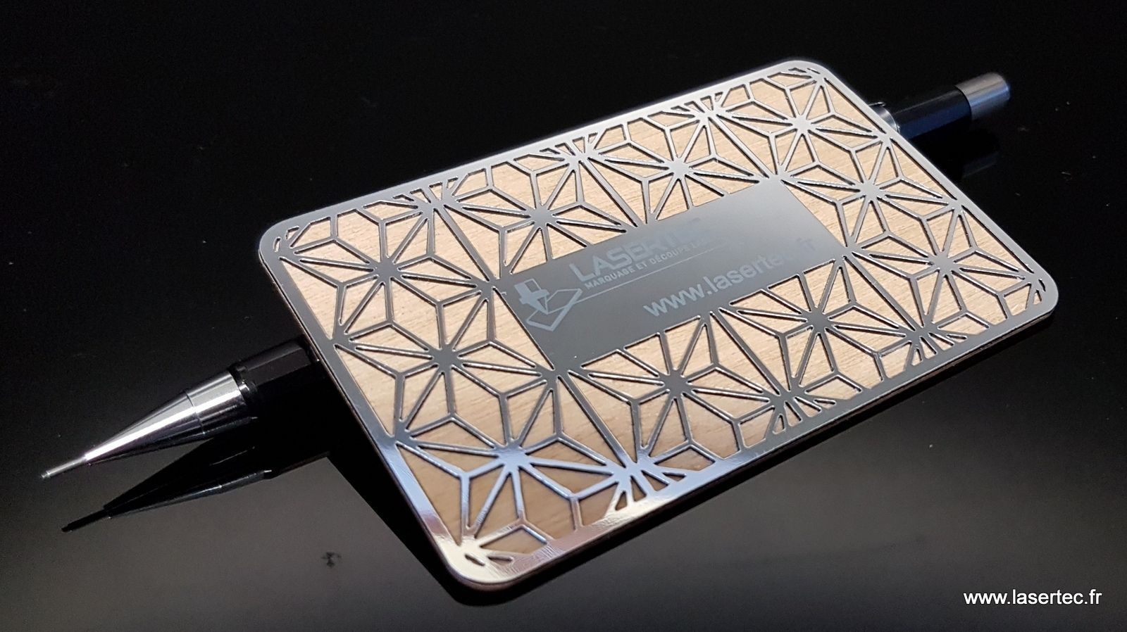 plastique miroir 0.5 mm collé sur bois 0.8 mm