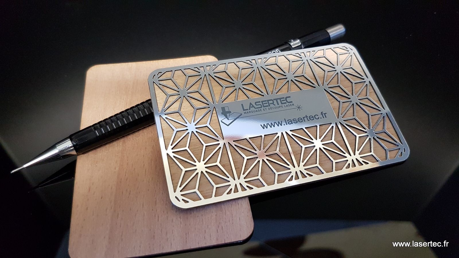 plastique miroir 0.5 mm collé sur bois 0.8 mm