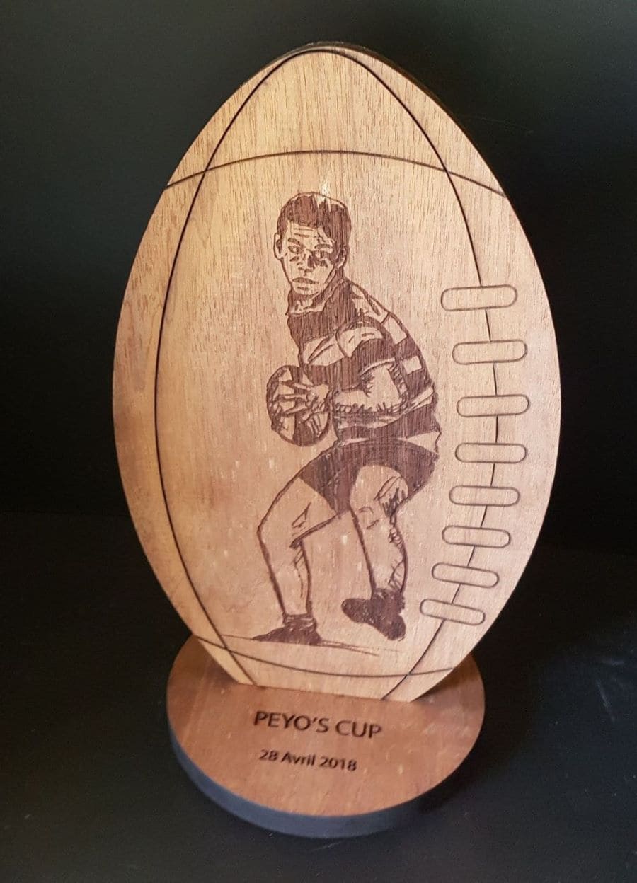 trophée en bois gravé au laser