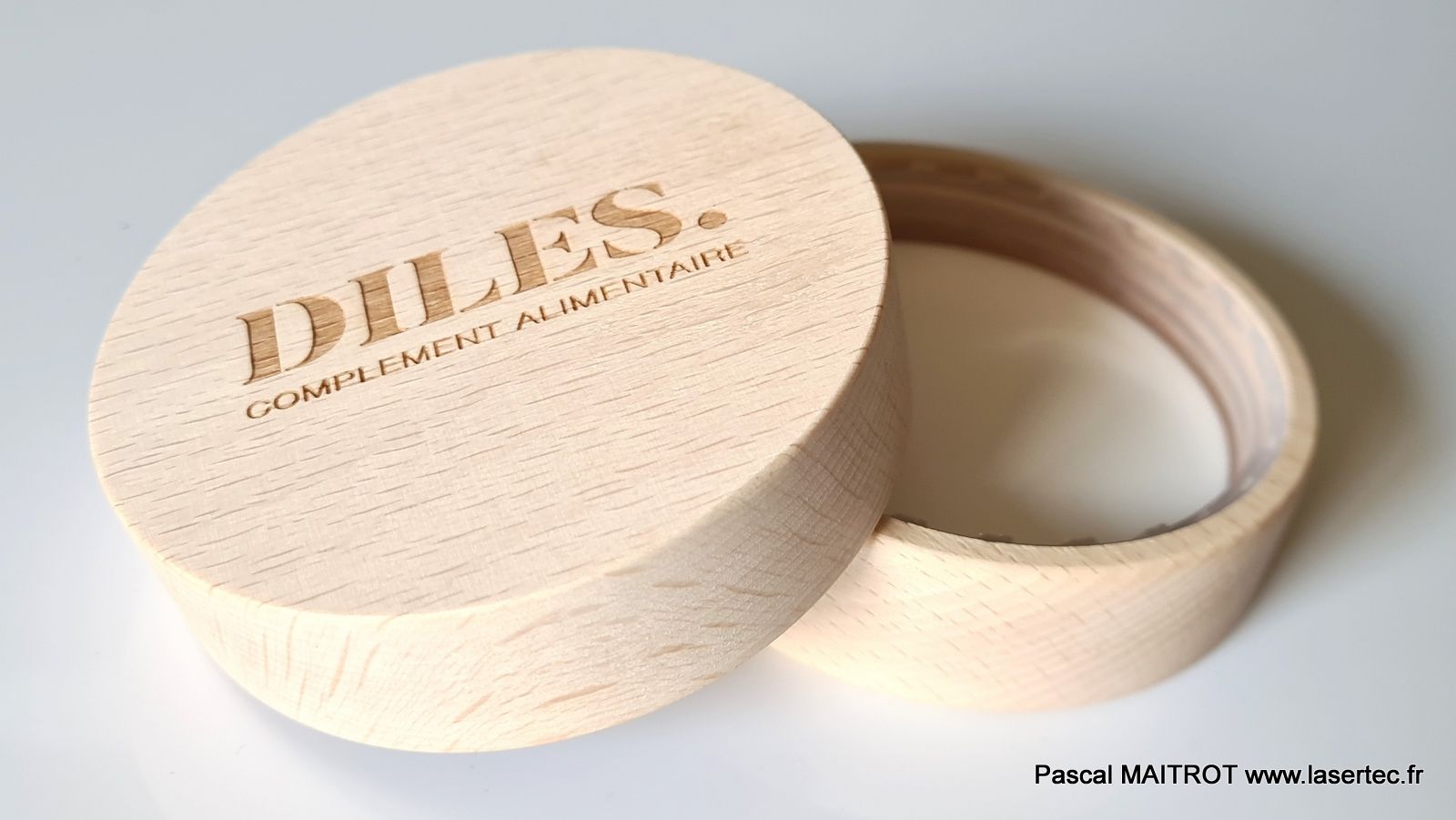 capuchons bois gravé au laser