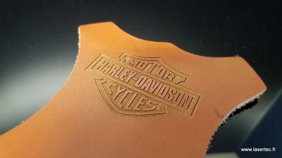gravure laser cuir véritable