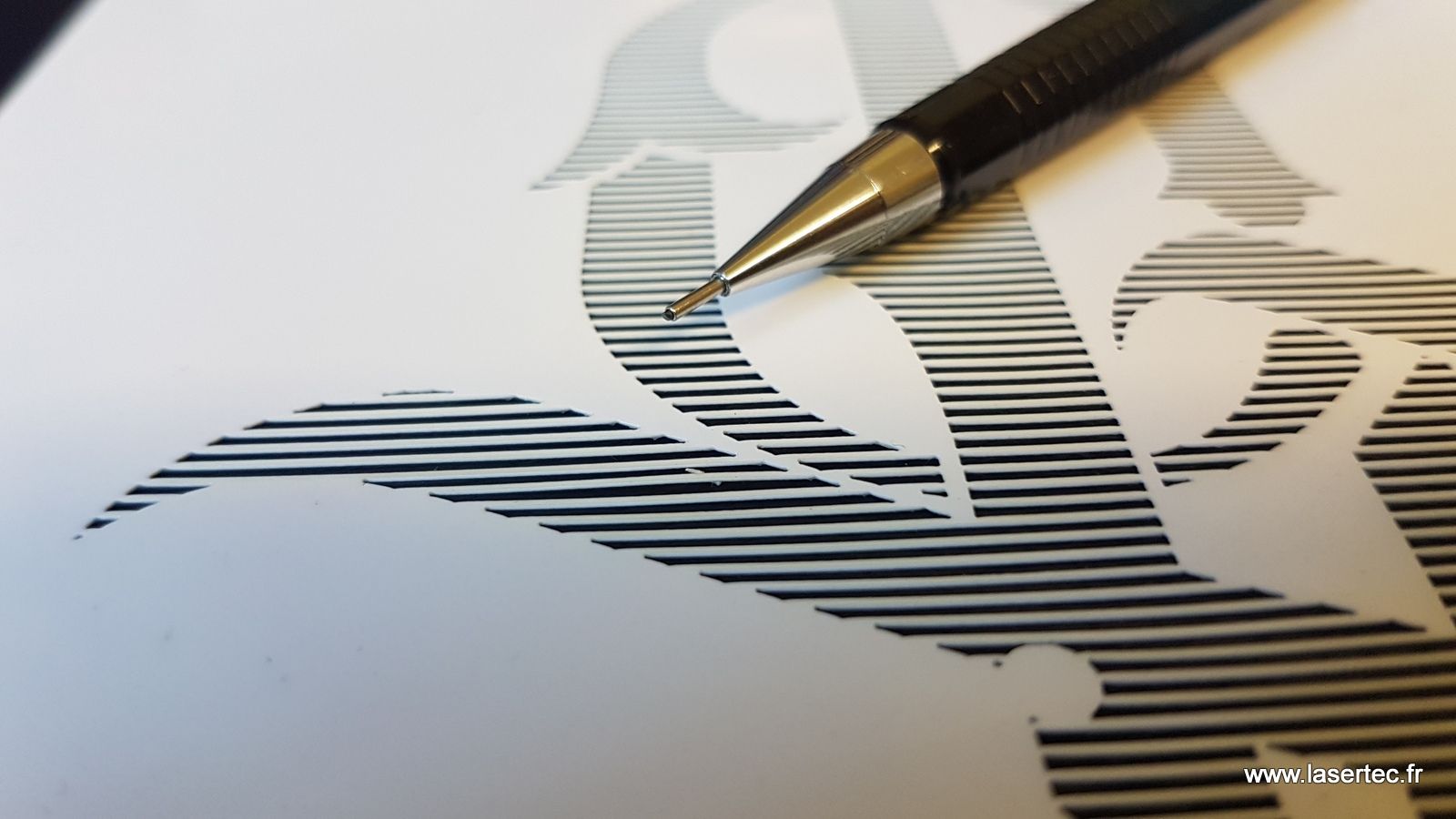 Découpe du papier au laser