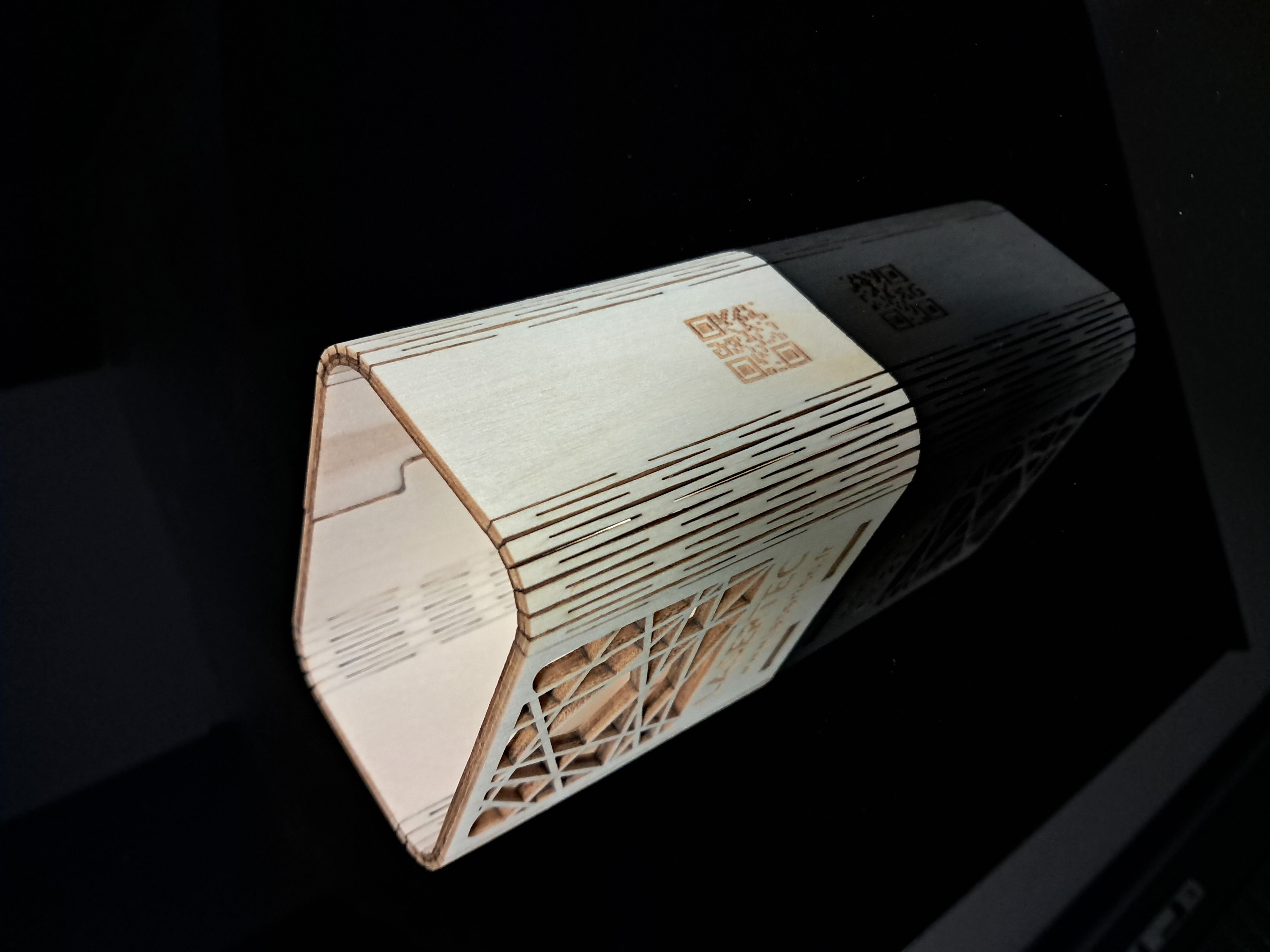 pot à crayons avec gravure QR CODE cp peuplier