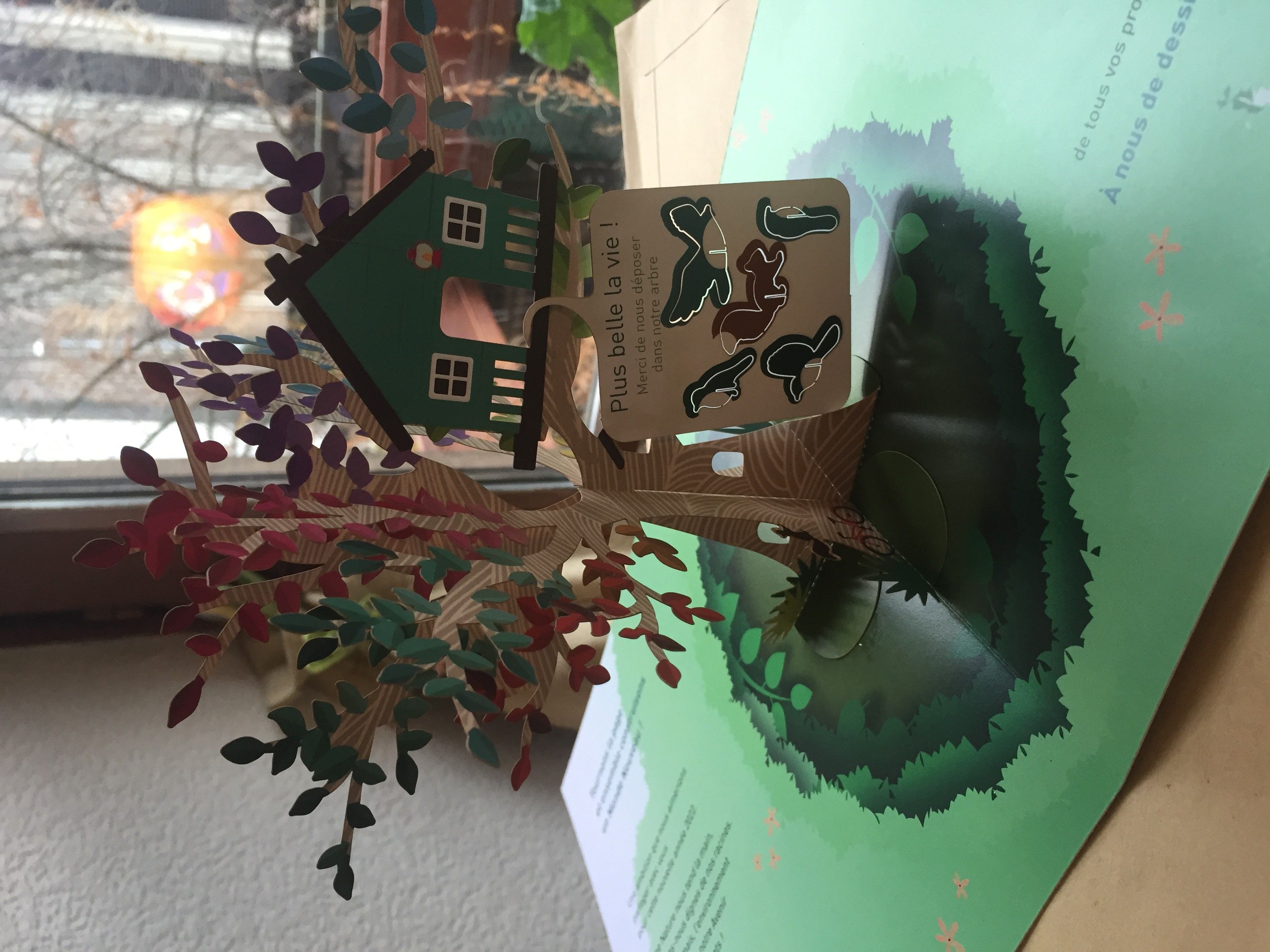 Découpe papier arbre pour pliage
