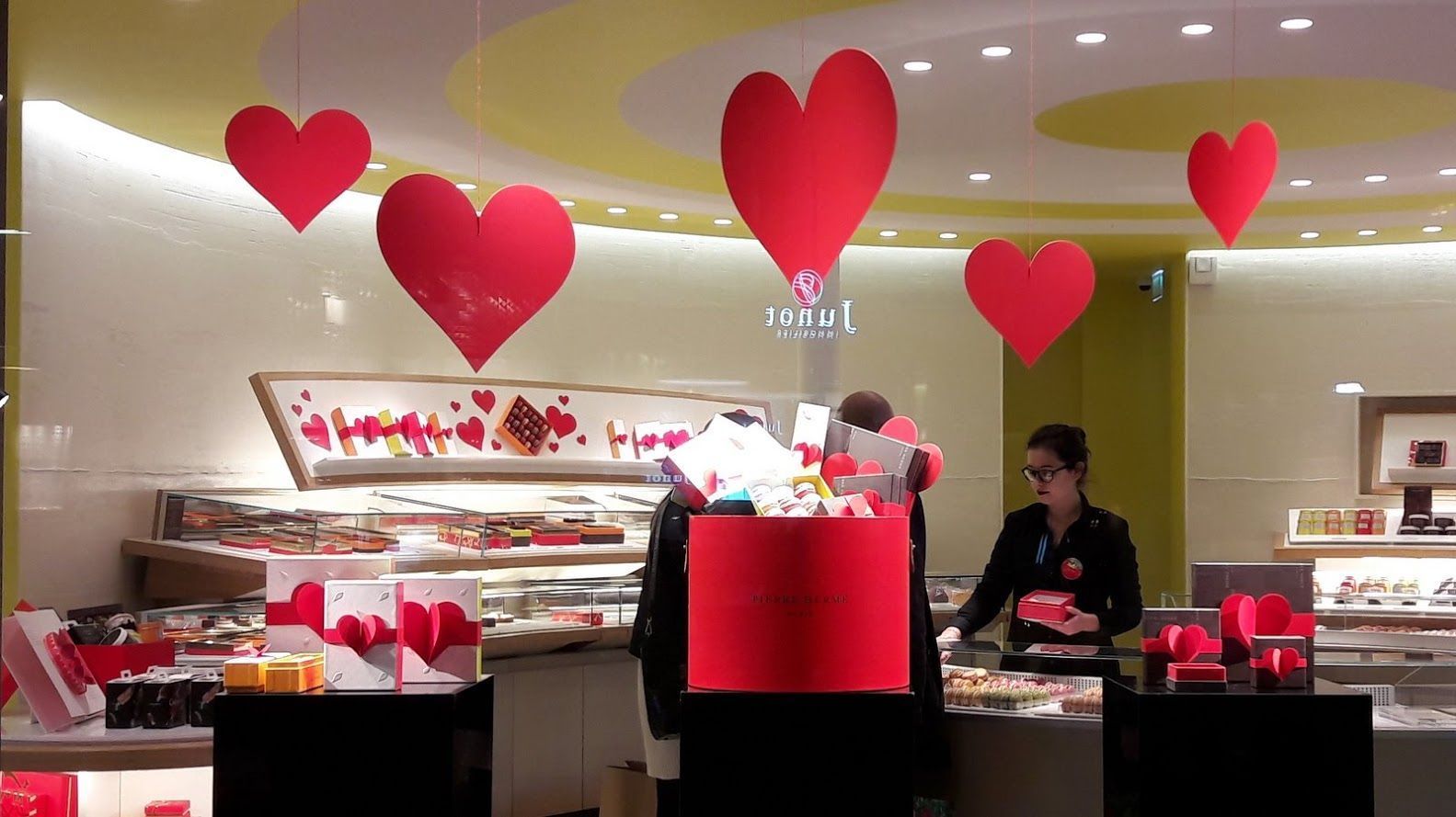 decoration vitrine decoupe laser