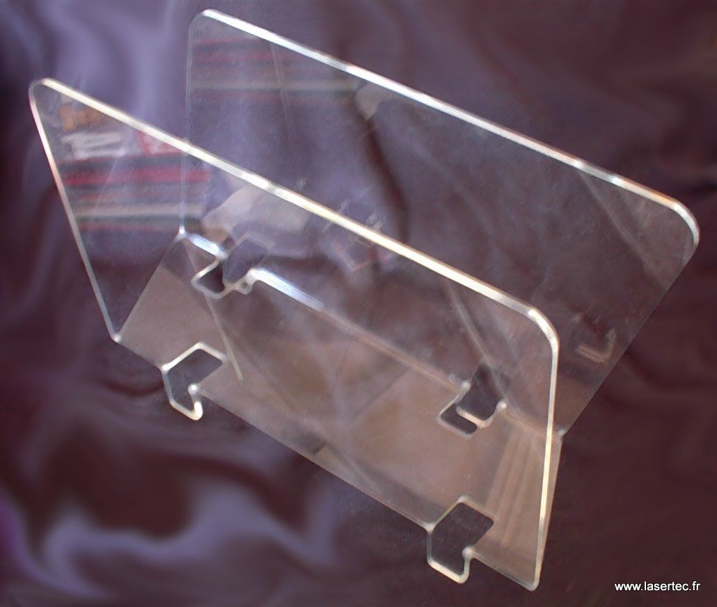 réalisation d'un porte revue en plexi plié à chaud