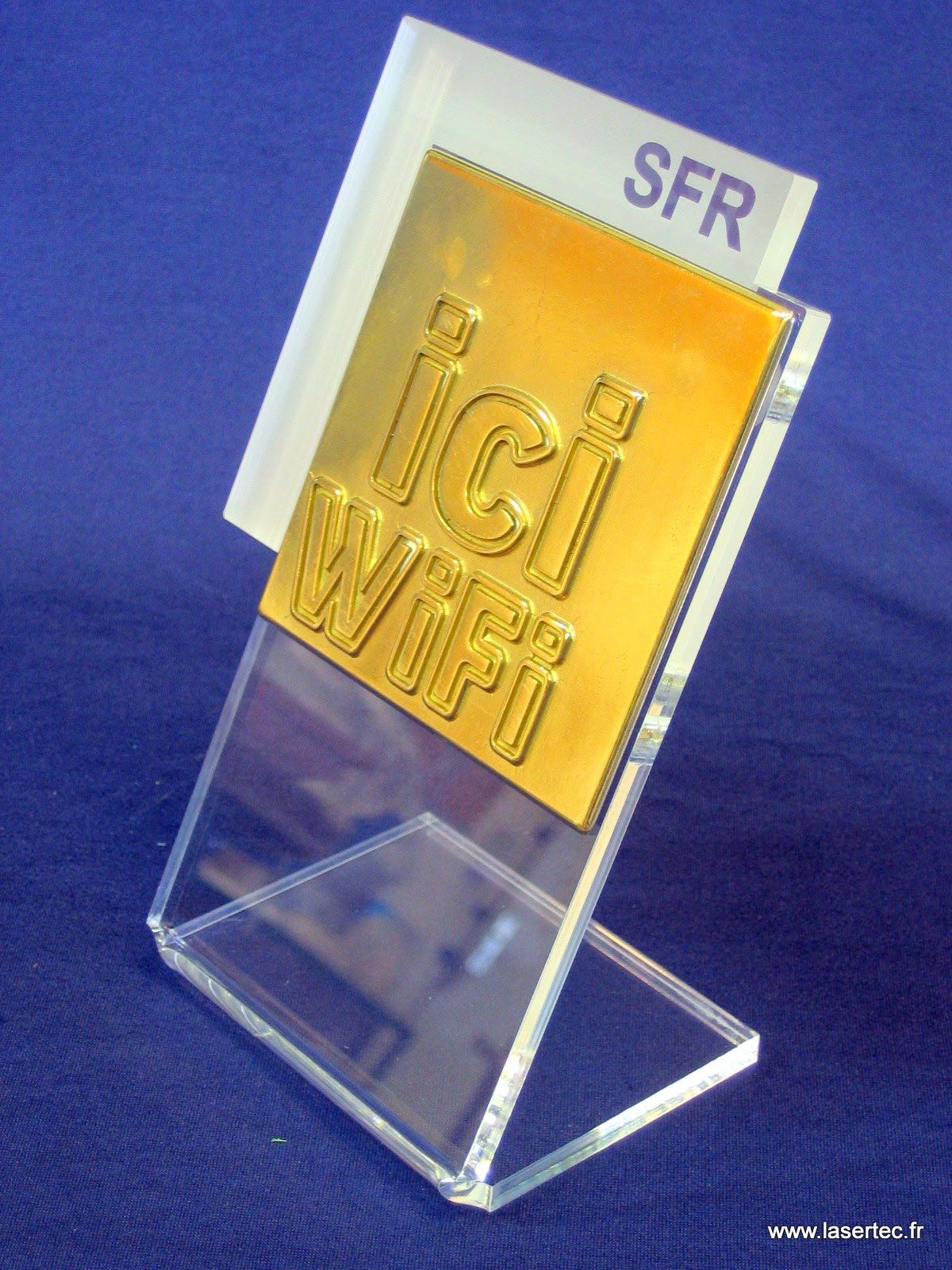 pmma gravure laser et plié à chaud