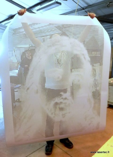 pochoir visage avec découpe laser