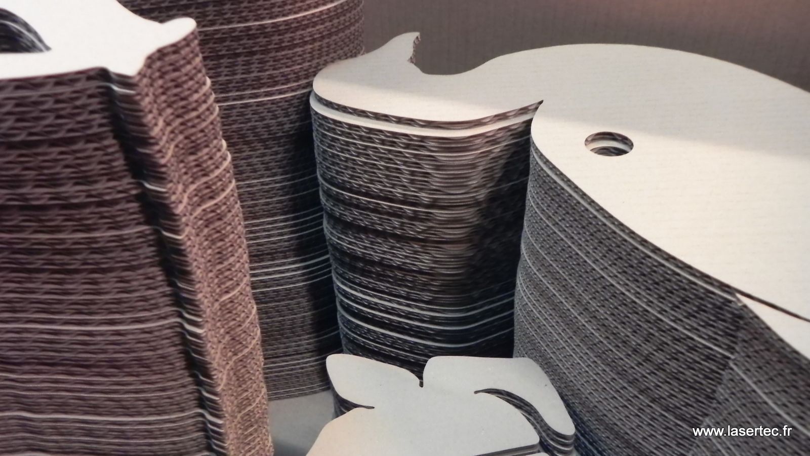 cibles en carton cannelé découpé au laser