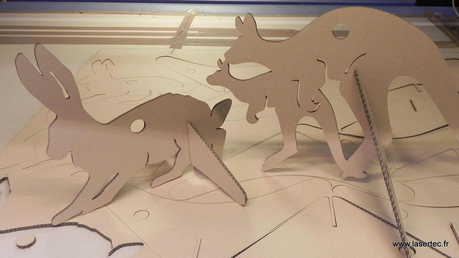 cibles en carton cannelé découpé au laser