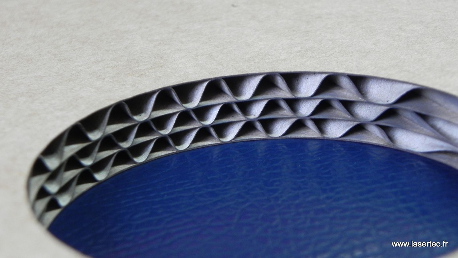 carton triple cannelure découpé au laser