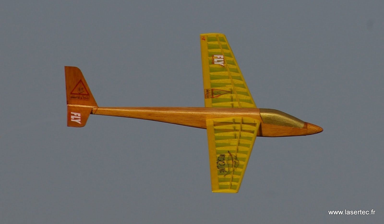 kit d'avion réalisé par LASERTEC